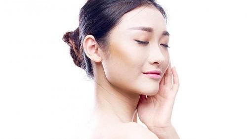 كيفية العناية بالبشرة على الطريقة الكورية بالخطوات