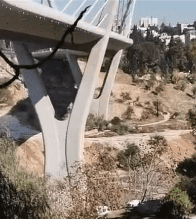 العثور على جثة شاب عربي أسفل جسر عبدون