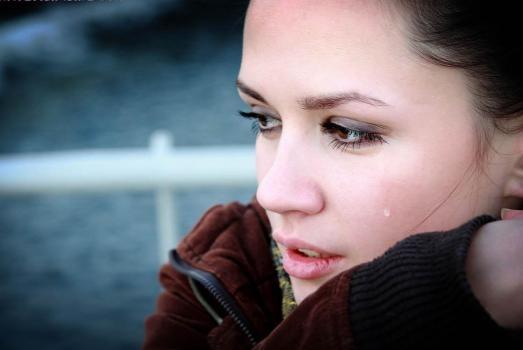 هل دموع المرأة تطيل عمرها