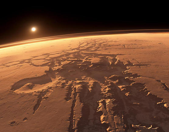 ناسا تلتقط صورة واضحة لفوهة بركان على سطح المريخ 