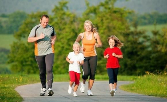 الأفضل ممارسة الرياضة في الصباح أم المساء