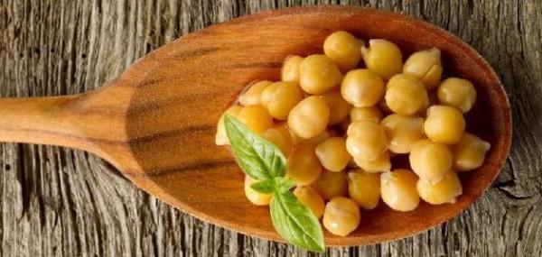 منها تعزيز القدرة الجنسية  فوائد تناول الحمص للرجال