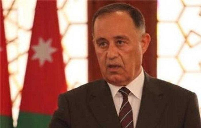 مياه اليرموك تنذر موظفا لاتصاله بالوزير