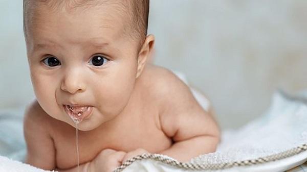 دراسة تبادل اللّعاب الطريق الأمثل لعاطفة جياشة مع الأطفال