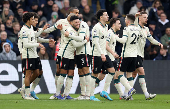 ليفربول يقلص الفجوة مع السيتي