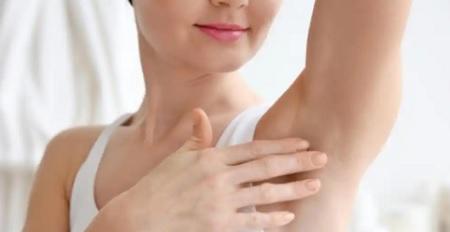 وصفات طبيعية تجعلك تودعي مزيل العرق التجاري