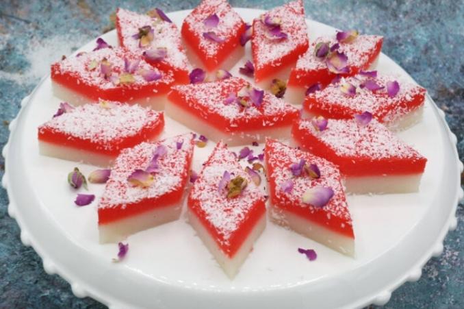 وصفة حلاوة السميد الملونة بطعمها المميز