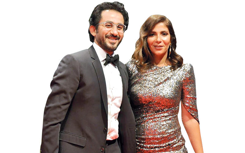 الجمهور يطالب أحمد حلمي بطلاق منى زكي وعمرو أديب حرام