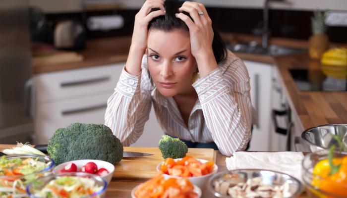 مختص ينصح بتناول هذه الأطعمة والمشروبات في الشتاء