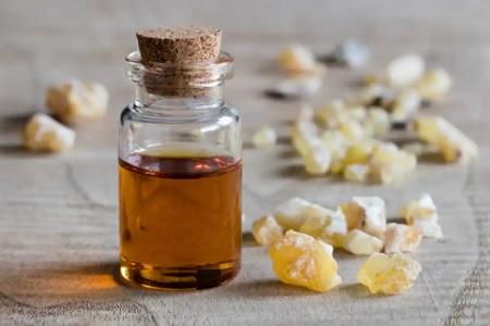 اللبان الذكر يحمي البشرة ويعالج حب الشباب