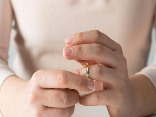 مصر تطلب من زوجها تطليقها والزواج منها عرفيًا