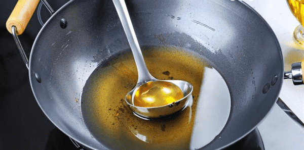 الزيت المستعمل كنز في منزلك لا تقومي برميه