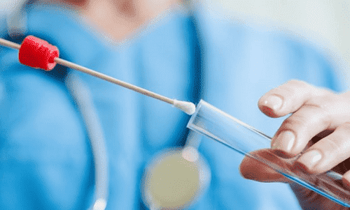 طبيب اردني يدعو لوقف فحوصات pcr