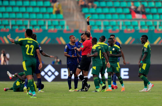 السنغال إلى ربع نهائي الكان بفوز شاق