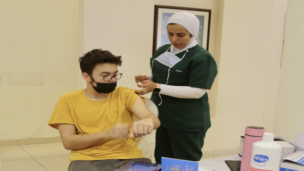 تلقى 3700 طالب مدرسي لقاح كورونا منذ الأحد