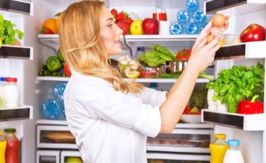 أطعمة لا تدعيها أكثر من هذه المدة في الثلاجة