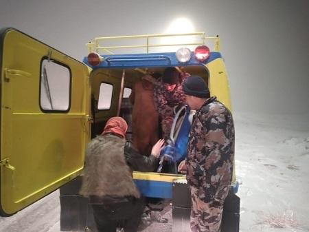 الدفاع المدني يؤمن مواطنين تقطعت بهم السبل 