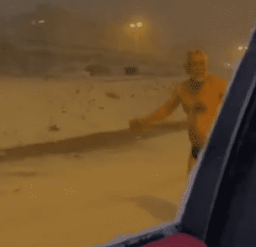 شاهد فيديو اردني يمارس الركض وسط الثلوج