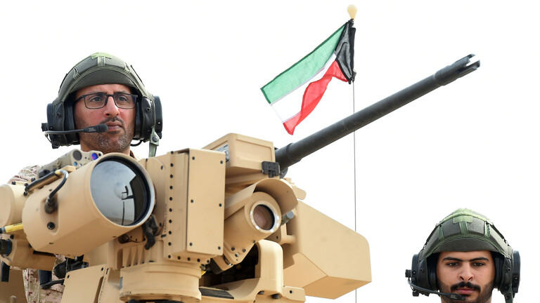 خبراء كويتيون حجاب المرأة للالتحاق بالجيش غير دستوري