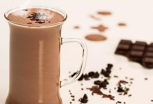 4 طرق مميزة لتحضير مشروب الشوكولاتة الساخن