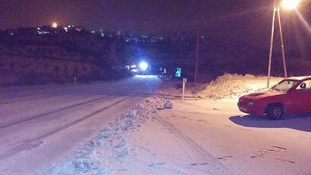 إغلاق طرق في إربد وعجلون وجرش لتراكم الثلوج