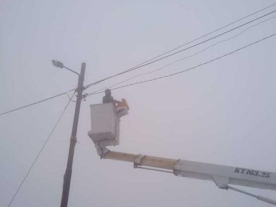 الأمن يُحذر لا تقتربوا من أسلاك الكهرباء المقطوعة