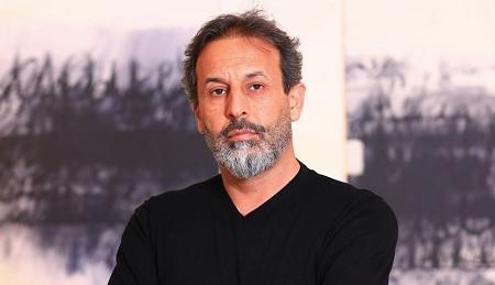 عراقي يحفر حورية البحر في ثلوج الأردن  صور