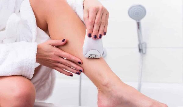 أخطاء شائعة في إزالة الشعر في المنزل