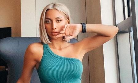 مودل روز مع حارسها الضخم جدا بأحدث ظهور  فيديو 