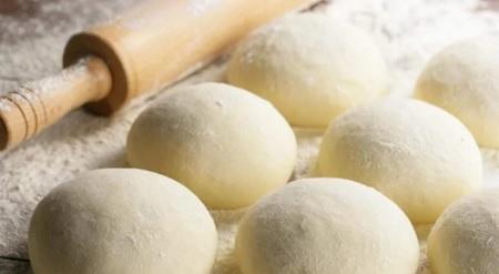  طريقة تفريز عجينة البيتزا