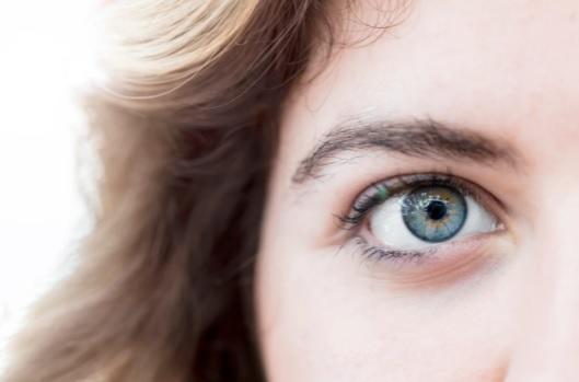 أعراض تدل على أن عيونك في خطر