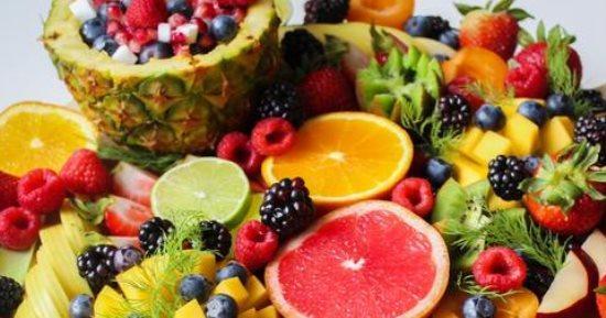 فواكه ينصح الخبراء بتناولها في الشتاء