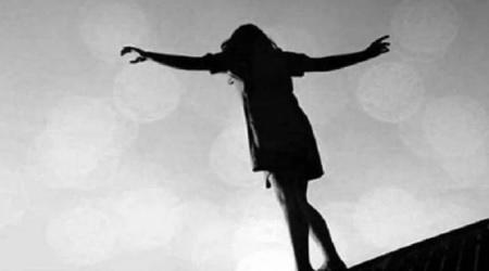 مصرية تلقي بنفسها من شرفة منزلها والسبب صادم