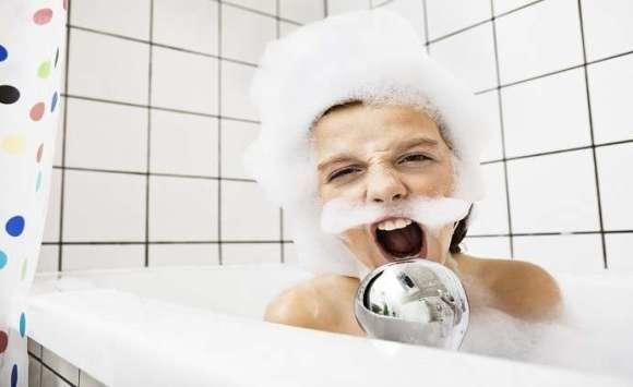 يُسقط الشعر خطأ يفعله الجميع عند الاستحمام 