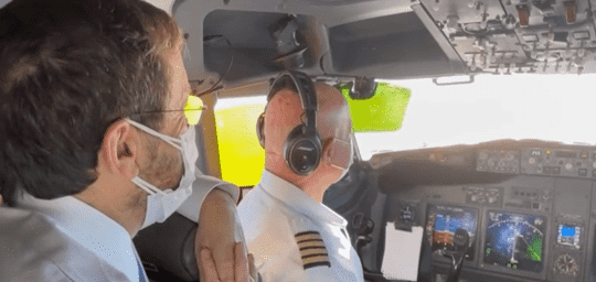 ماذا قال كابتن طائرة الرئيس الإسرائيلي عند التحليق فوق السعودية  فيديو