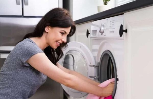 أخطاء تقصر عمر الغسالة وتتلف الملابس تلافيها فوراً
