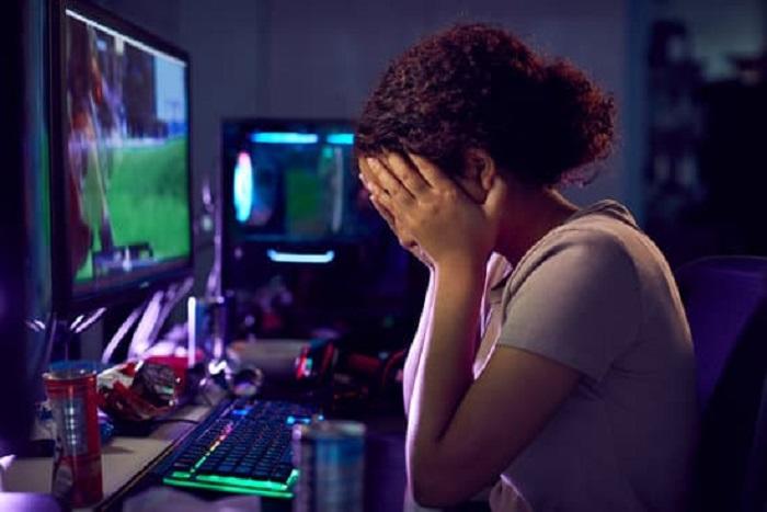 الكشف عن موقع يساعد على ابتزاز الفتيات