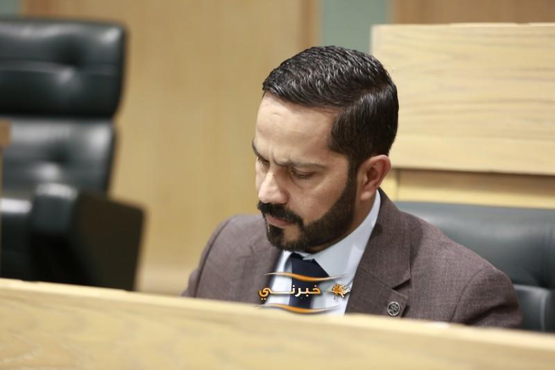 نائب للحكومة بالصيف طائر وبالشتاء أعمدة