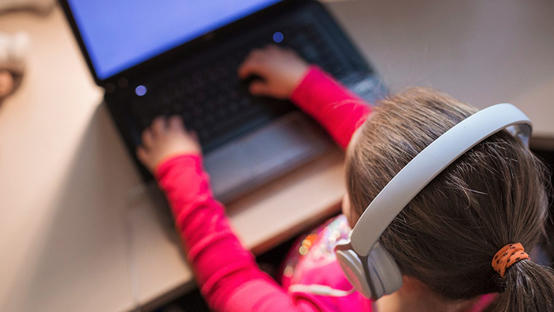 التربية يسمح للمدارس الخاصة بحصص مراجعة الكترونية