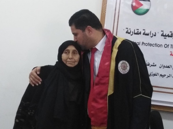  الصحفي أشرف الراعي يهنئ صديقه الدكتور باسل القطاطشة 