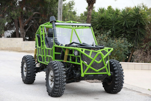 فلسطيني يصنع مركبة رباعية الدفع- صور