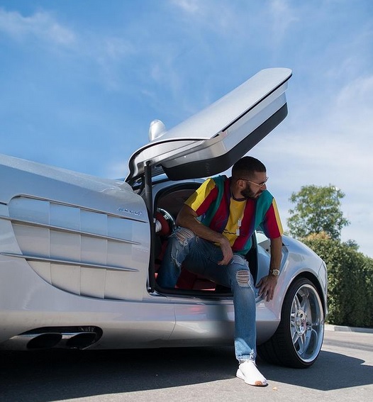 بنزيما.. هاوي جمع السيارات الفاخرة - صور