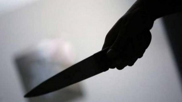 بجريمة بشعة شاب يقتل والده وزوجة والده المسنين ببلد عربي