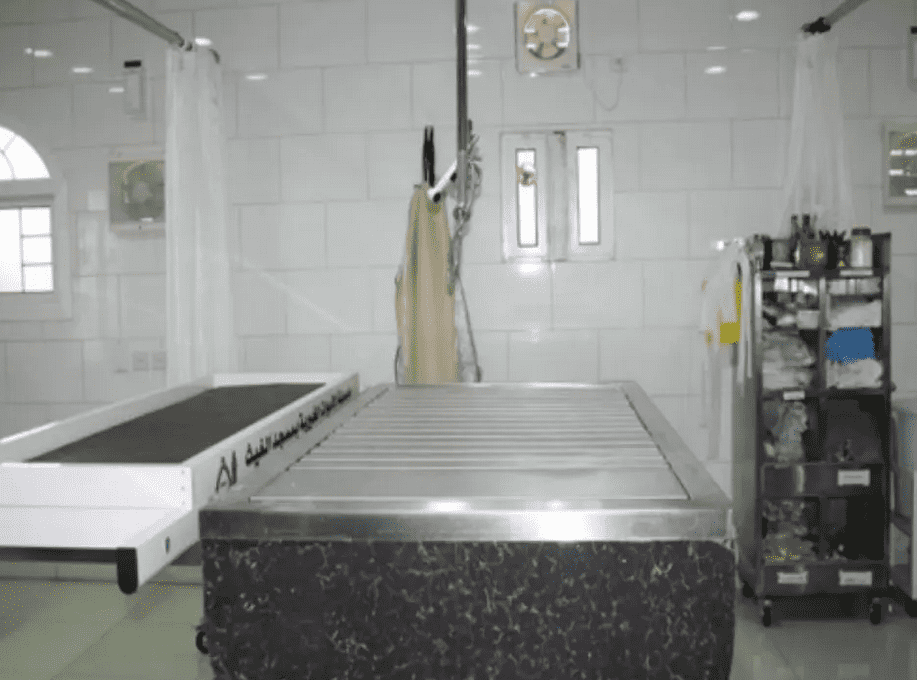 هل يجوز للمرأة تغسيل زوجها المتوفى