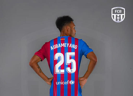 رسميًا برشلونة يعلن تعاقده مع أوباميانج