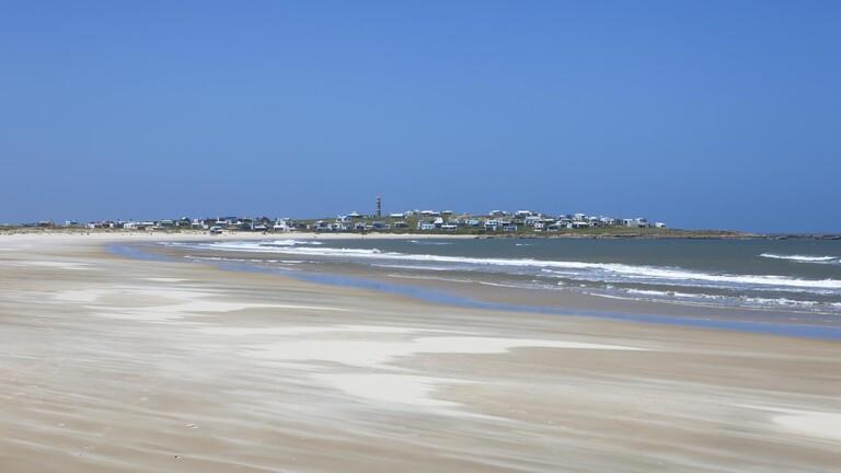 العثور على 13 طن من الكوكايين على شاطئ في الأوروغواي