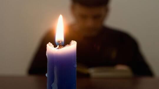 إقبال على الشموع في تركيا بعد ارتفاع الكهرباء