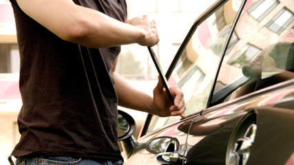 ضبط 61 مركبة مطلوبة او مسروقة في شهر