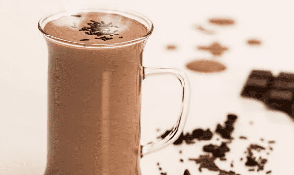 ماذا يحدث لجسمك عند تناول الكاكاو بالحليب