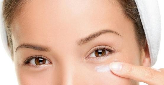 طريقة استخدام بذور الكتان للتخلص من تجاعيد حول العين